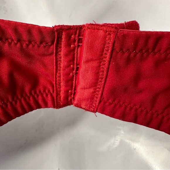 Fredericks of Hollywood Sz 40 Red Bra - Picture 3 of 6